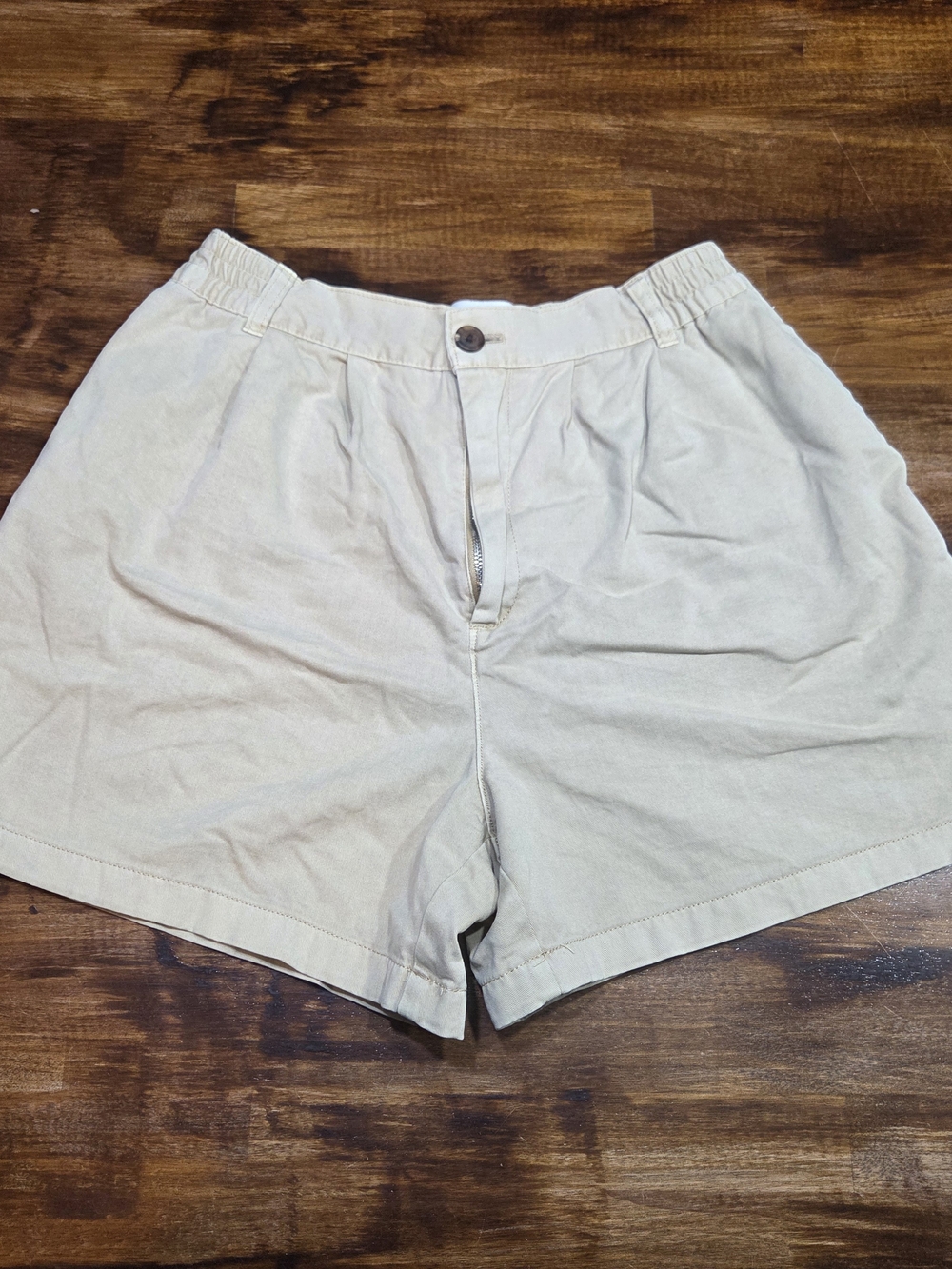 Urban Outfitters BDG Women's Girlfriend High Rise Pleated Beige Shorts Sz M